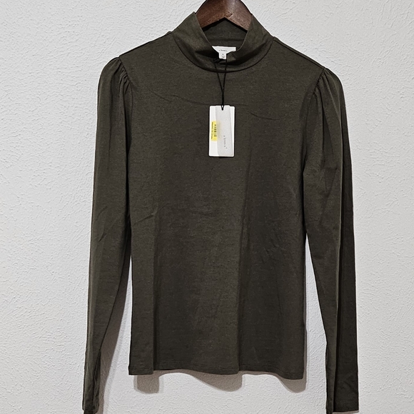 NWT Turtleneck Top - Medium - Picture 2 of 4